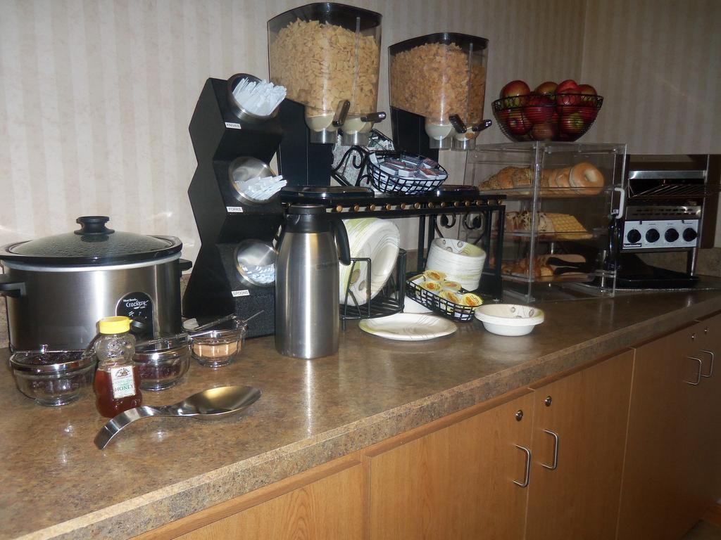 Quality Inn Arena Wilkes-Barre Eksteriør bilde